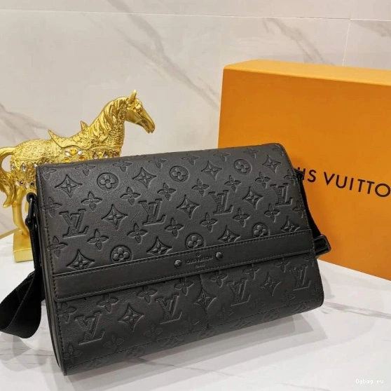 MESSENGER LOUIS VUITTON SPRING 0822